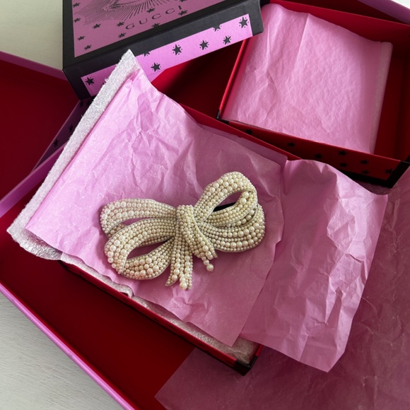 Auth new in box Gucci Elaisa black leather pumps with pearl bows size 38.5 - Picture 9 of 12